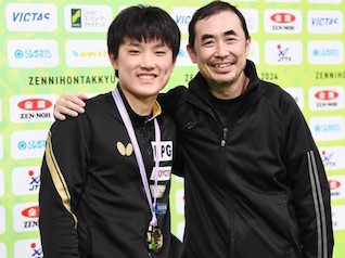 張本選手のコーチ